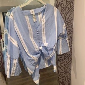 Bell sleeves shirt with tie